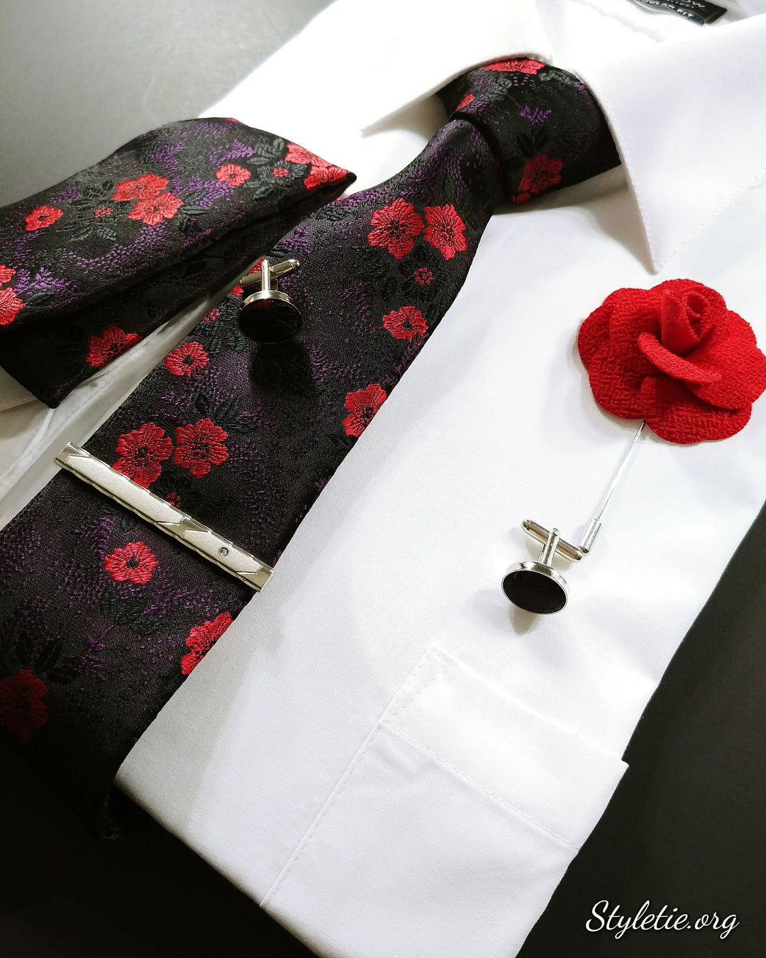 How to Tie a Necktie Quickly and Easily – STYLETIE