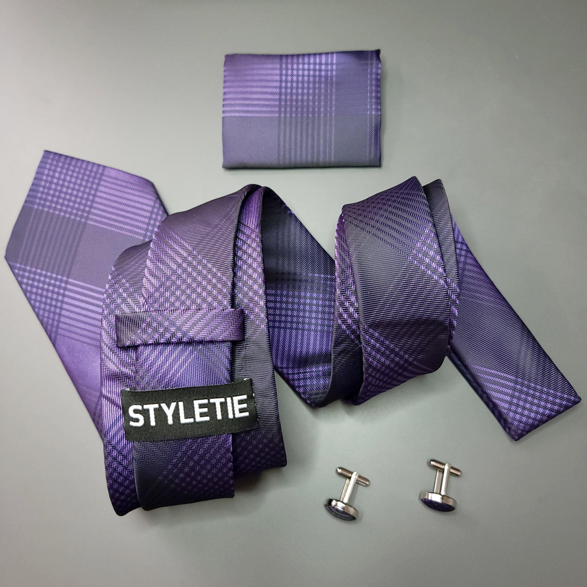 How to Tie a Necktie Quickly and Easily – STYLETIE