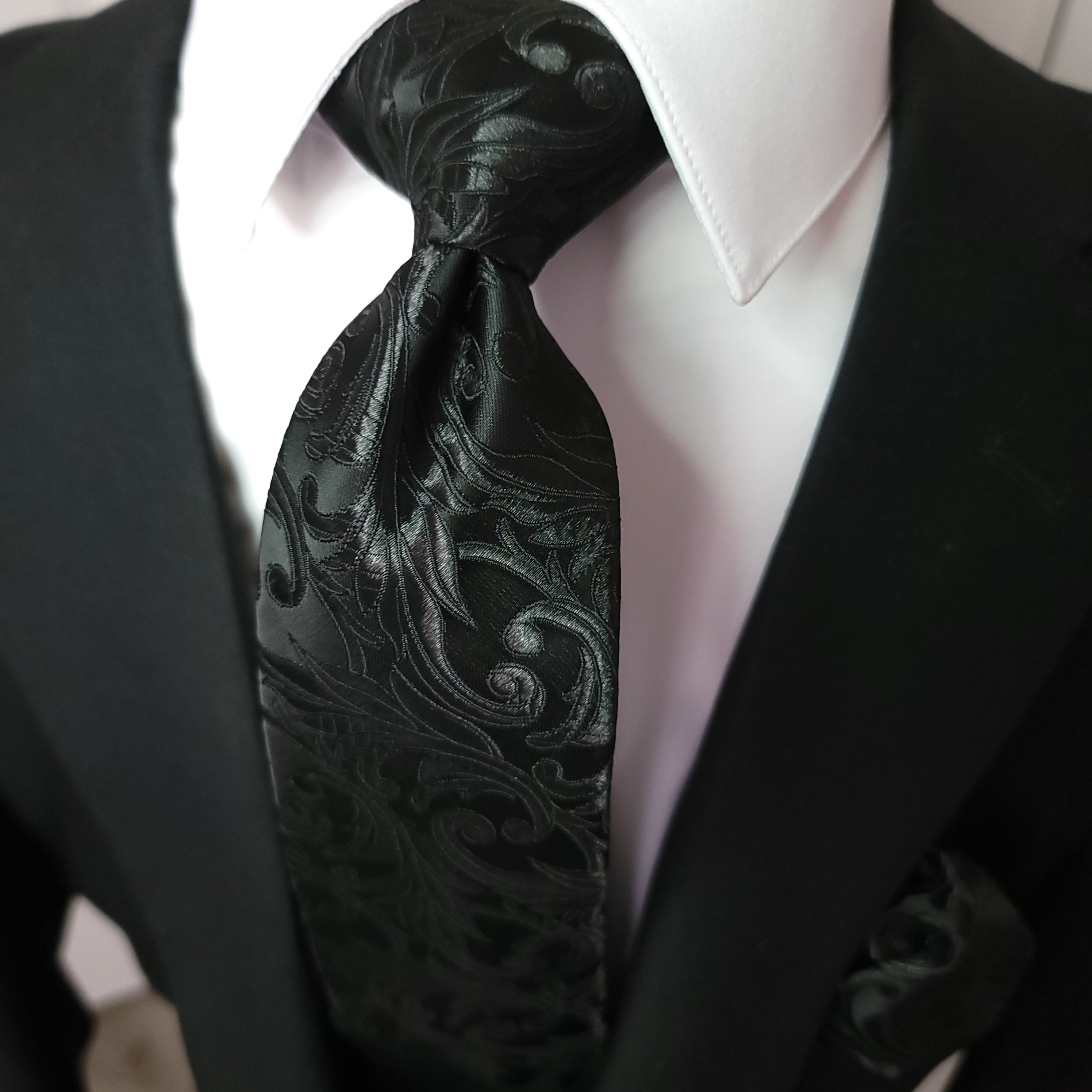 Black Floral Pattern Silk Tie Pocket Square Cufflink Set