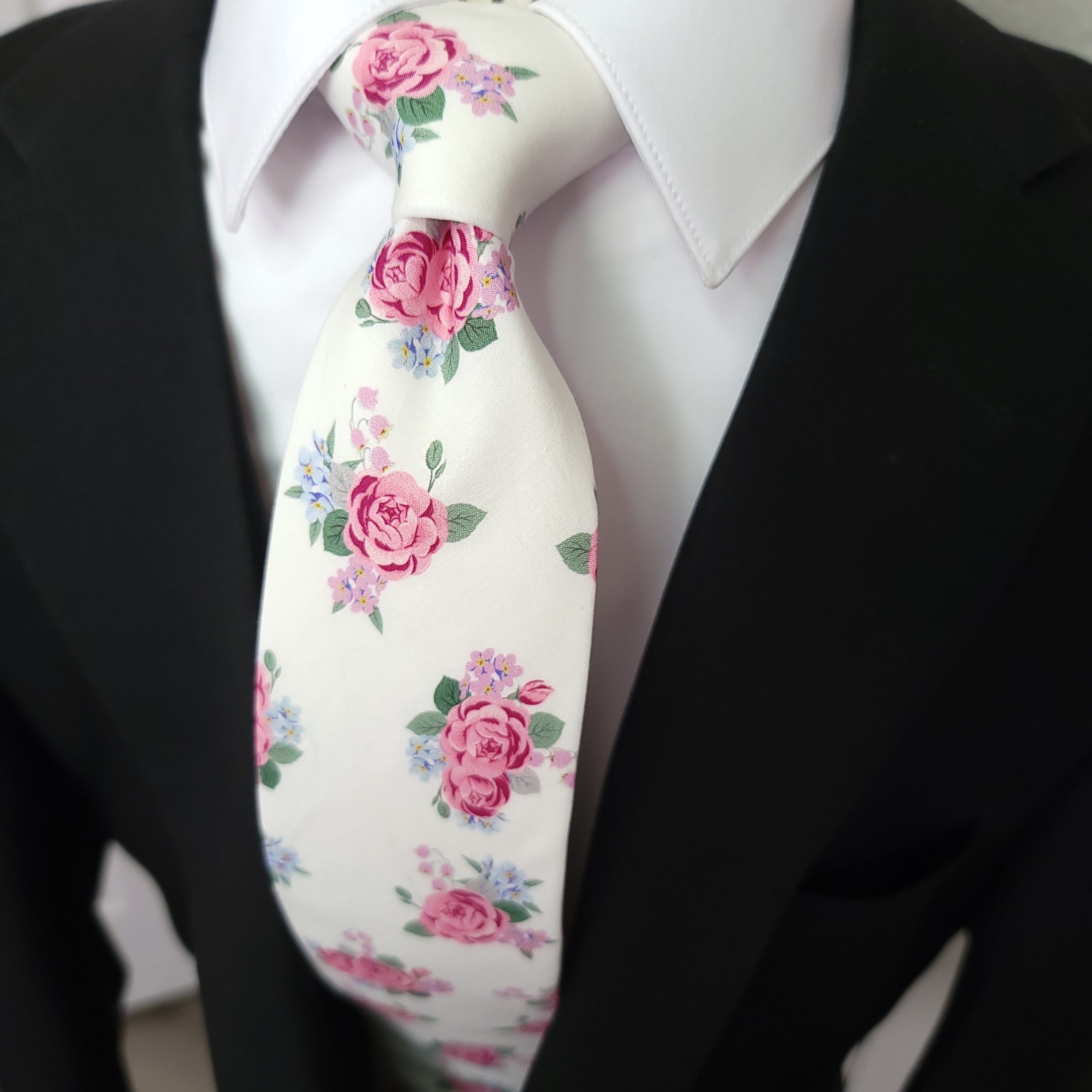 Ivory Pink Floral Leaf Tie