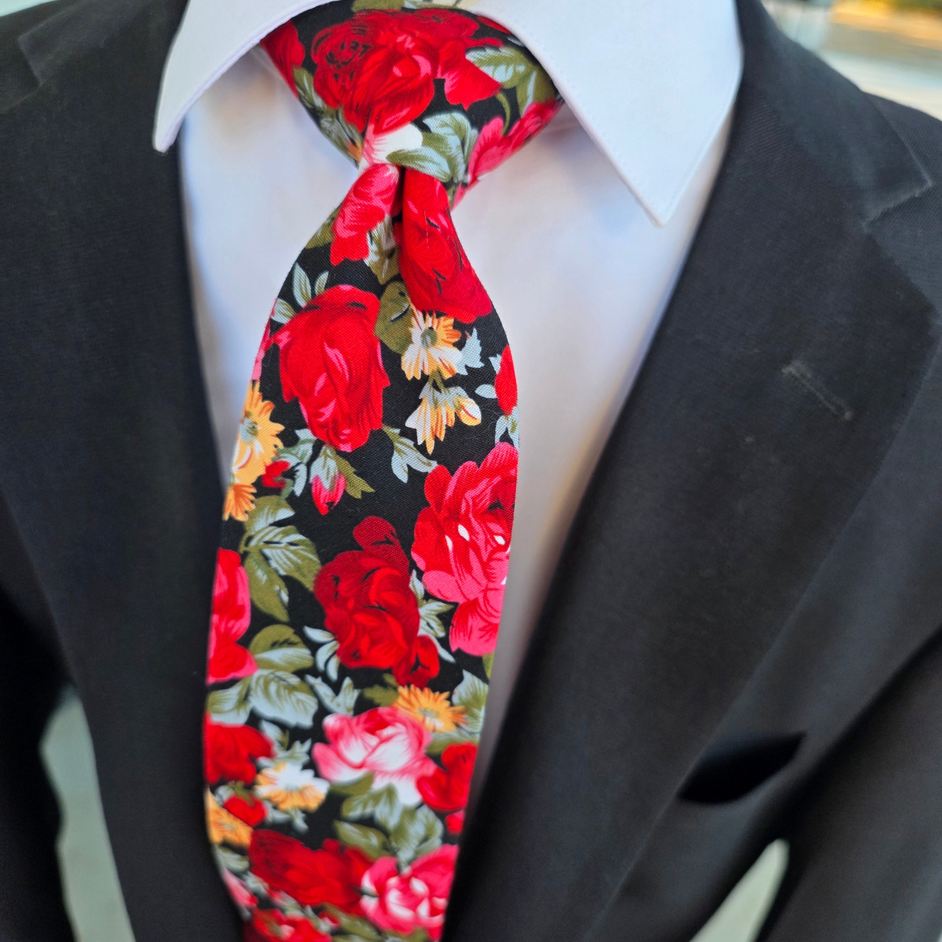 Black Red Leaf Floral Tie