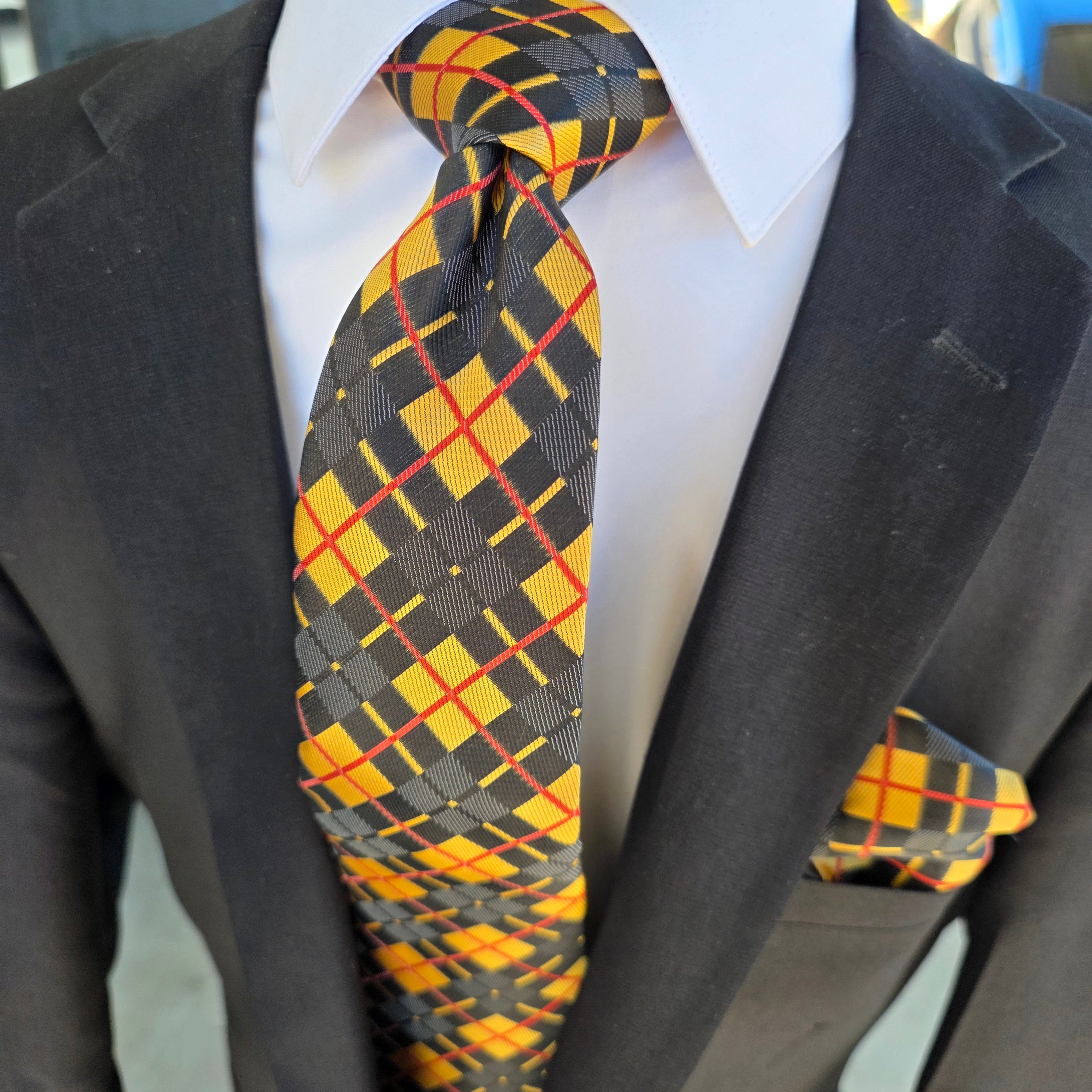 Black Gold Red Geometric Silk Tie Pocket Square Cufflink Set